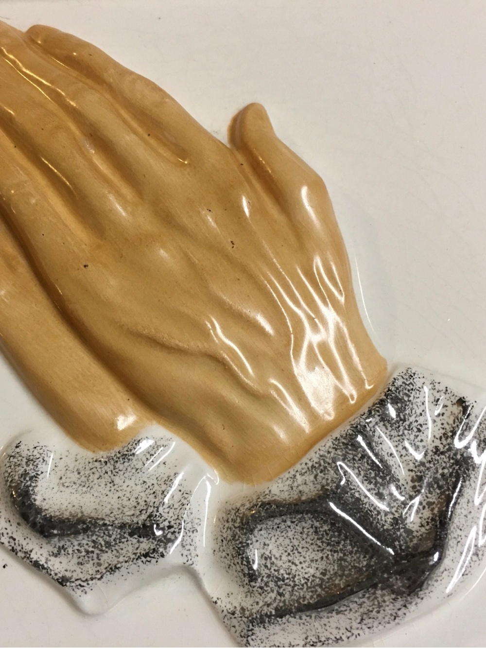 25th Anniversary Ceramic Plaque with Praying Hands - White & Tan - Picture 5 of 10